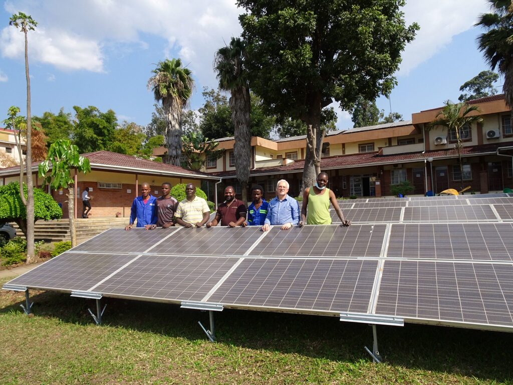 Salute e ambiente: accensione dell’impianto solare presso il Centro DREAM di Blantyre in Malawi